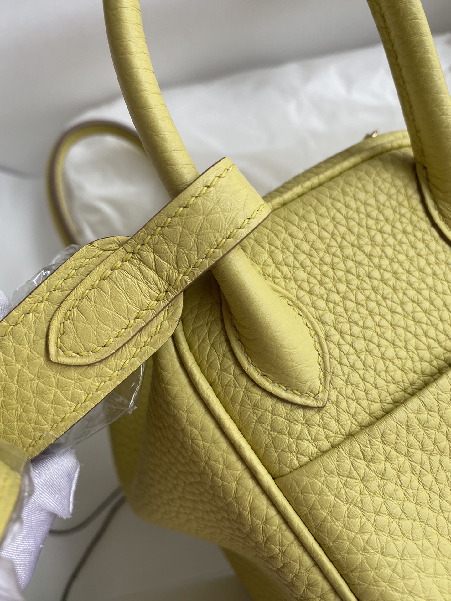 Hermes Mini Lindy 19cm Handbag Shoulder Bag In Jaune Poussin Clemence Leather